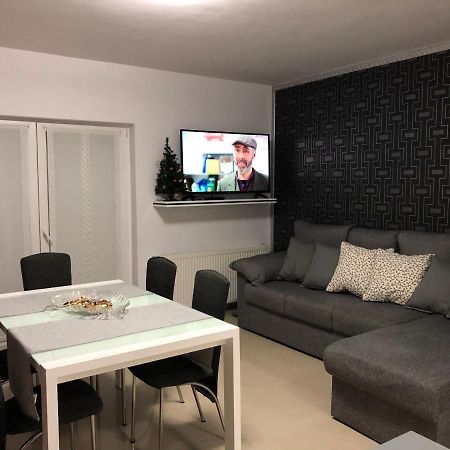 Апартаменти Apartament Antoaneta Ришнов Екстер'єр фото